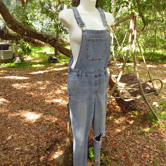Womens Forever 21 Embroidered Overalls Denim Size 25 Distressed raw hem - Picture 14 of 15